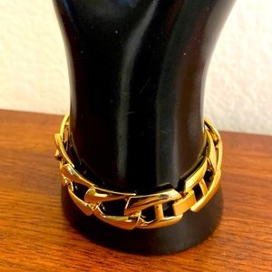 Vintage 80s Gold Tone Clasp Close Bracelet